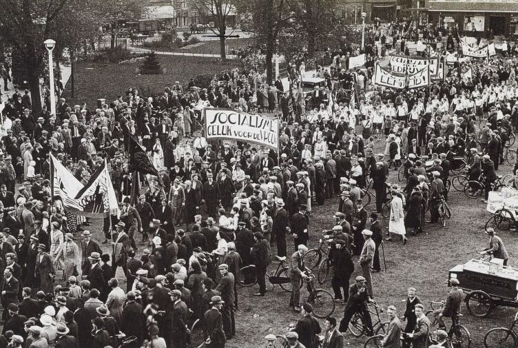1 mei demonstratie op de Burcht in Zaandam, 1935